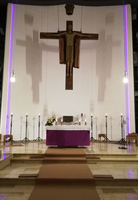 Christkönigskirche zur Fastenzeit, Foto: Josef Steiner